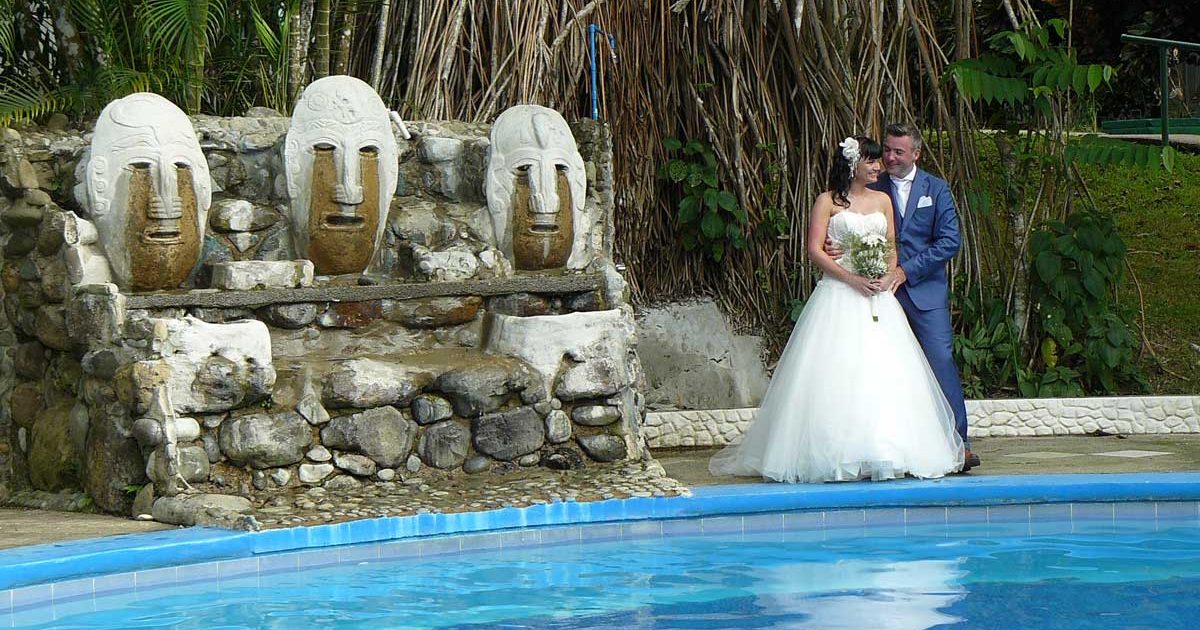 Wedding Costa Rica at the Pool